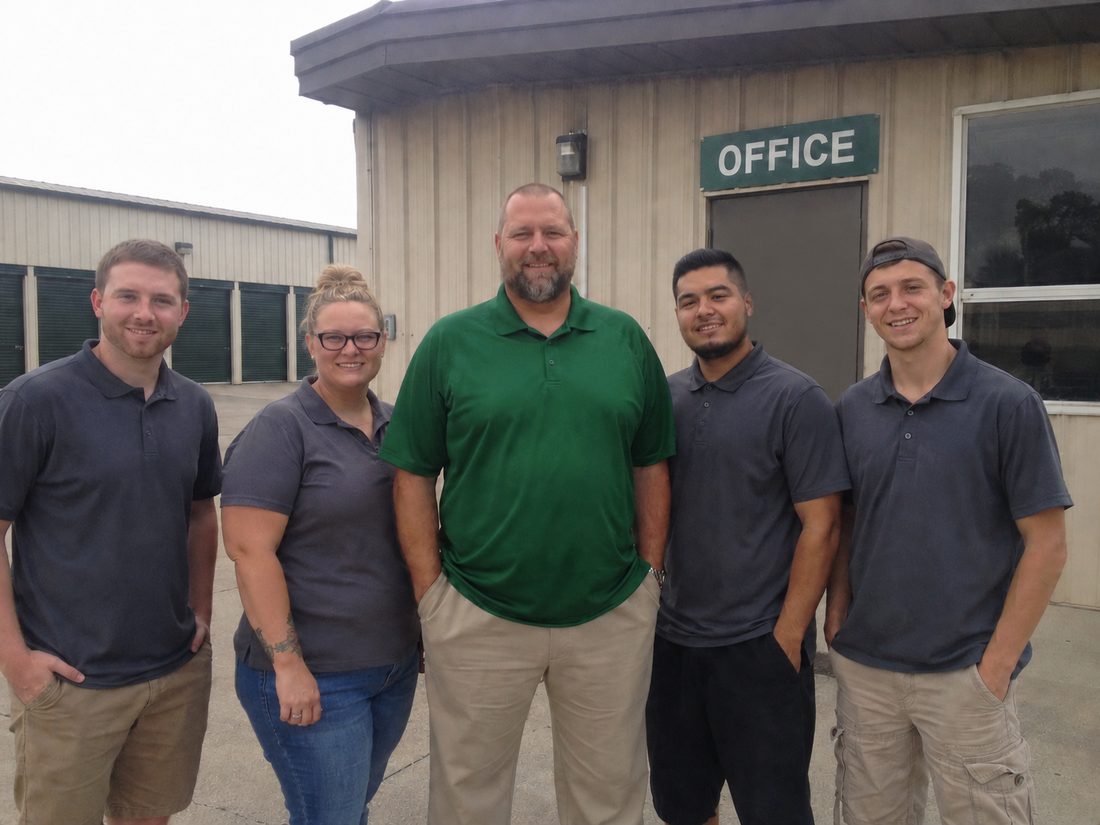 Pest control professionals in Brooklyn Park, MN